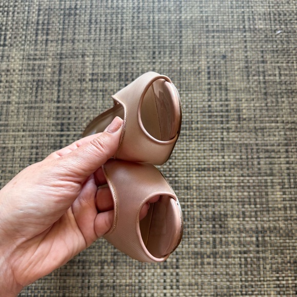 NEW Steve Madden Rowe Peep Toe Sandal size 8.5 nude kitten heels - Picture 3 of 7